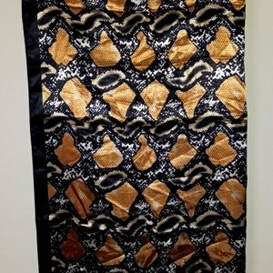 MOSI square silk scarf black and gold